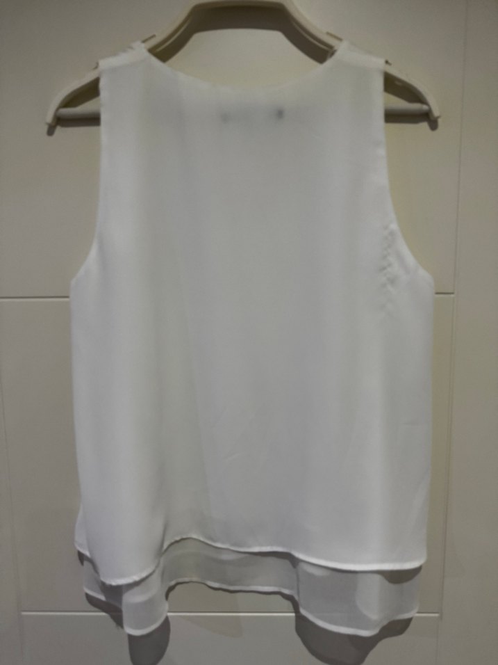 Beyaz V Yakalı Kolsuz Bluz - Görsel 3