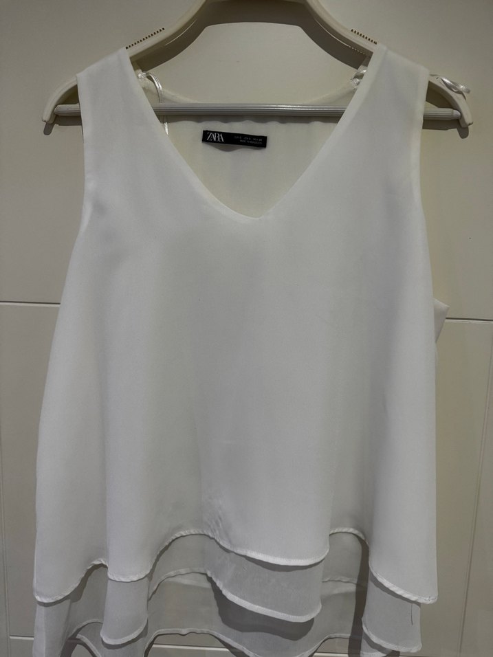 Beyaz V Yakalı Kolsuz Bluz - Görsel 2