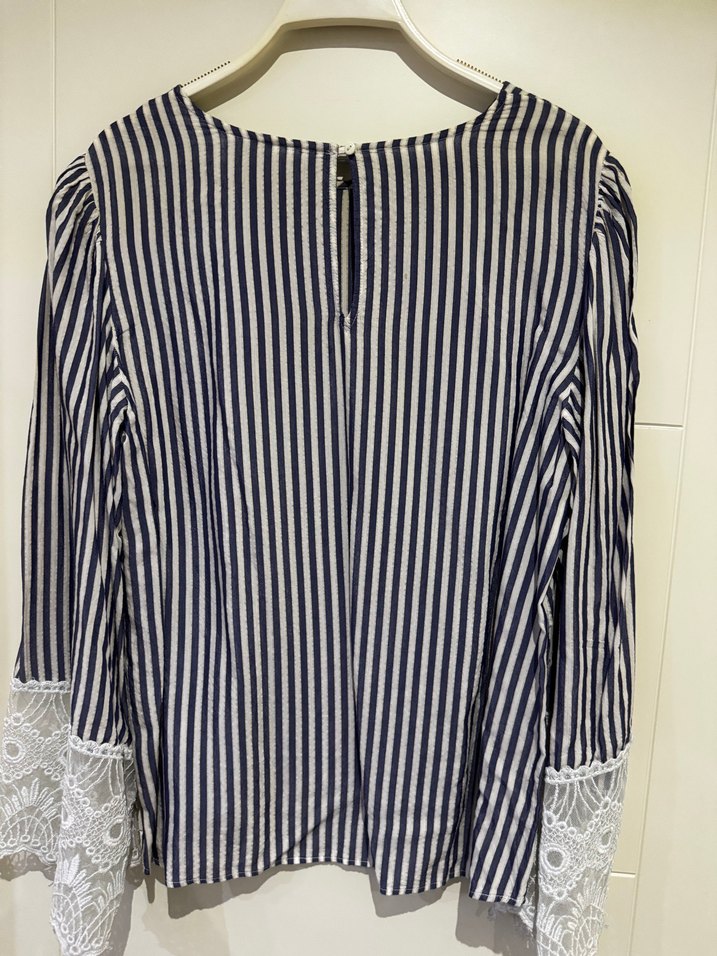 Dantel detaylı çizgili bluz - Görsel 2