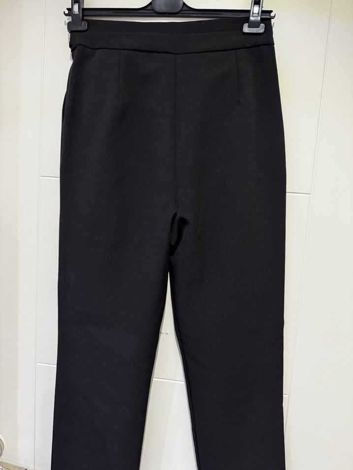 Siyah Kemerli Rahat Kesim Kadın Kumaş Pantolon - Görsel 3