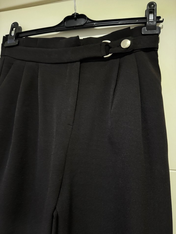 Siyah Kemerli Rahat Kesim Kadın Kumaş Pantolon - Görsel 2