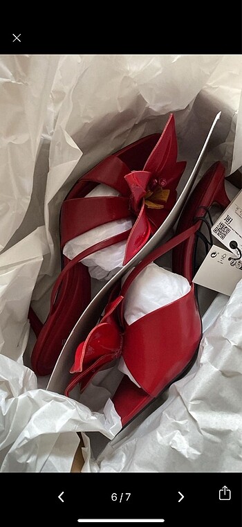 Zara Çiçek detaylı topuklu sandalet