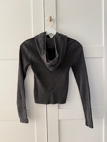 Stradivarius Şapkalı crop üst