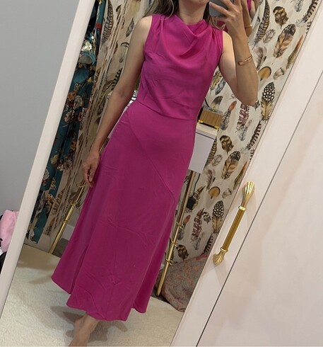 Pembe elbise