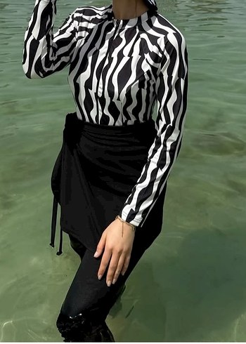 Diğer benden 2 numara Siyah Drapeli Zebra Desenli mayo haşema 3 set