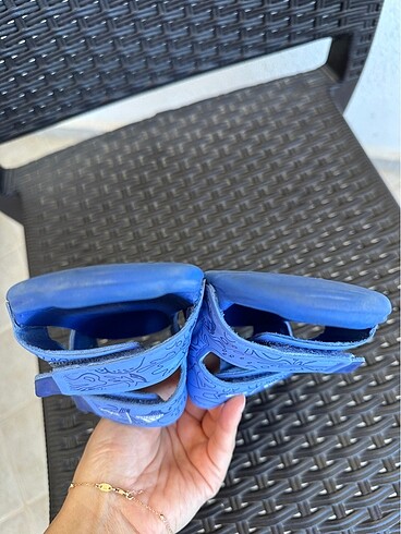 27 Beden mavi Renk Adidas erkek çocuk sandalet