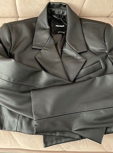 Pull and Bear crop deri blazer