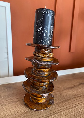 Kahverengi Ahşap Mumluk ve Siyah Mum - Görsel 2