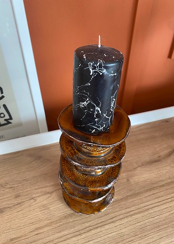 Kahverengi Ahşap Mumluk ve Siyah Mum - Görsel 3