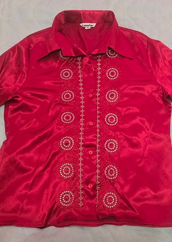 Düğmeli Kırmızı Saten Nakışlı Kadın Gömlek - Görsel 2