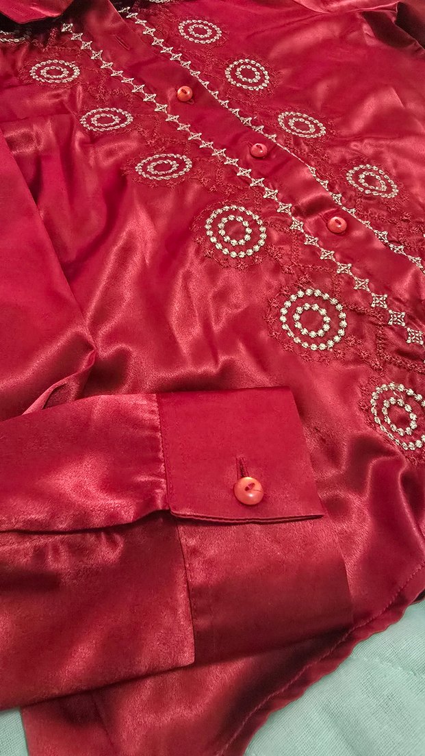 Düğmeli Kırmızı Saten Nakışlı Kadın Gömlek - Görsel 5