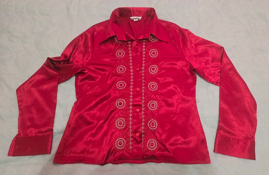 Düğmeli Kırmızı Saten Nakışlı Kadın Gömlek - Görsel 2