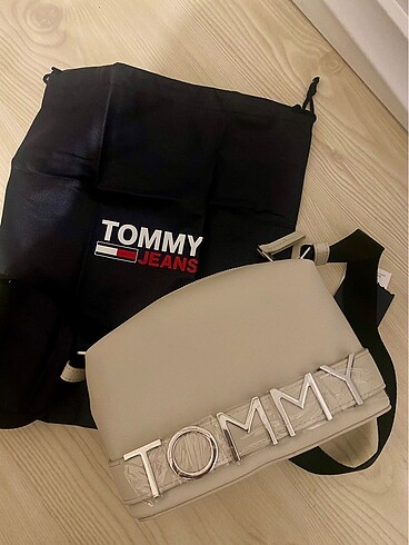 Tommy hilfiger çanta