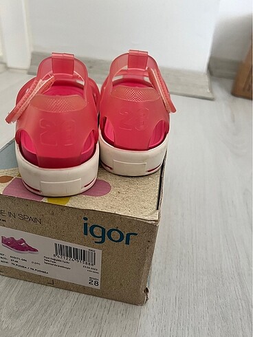 Igor Igor 28 numara pembe