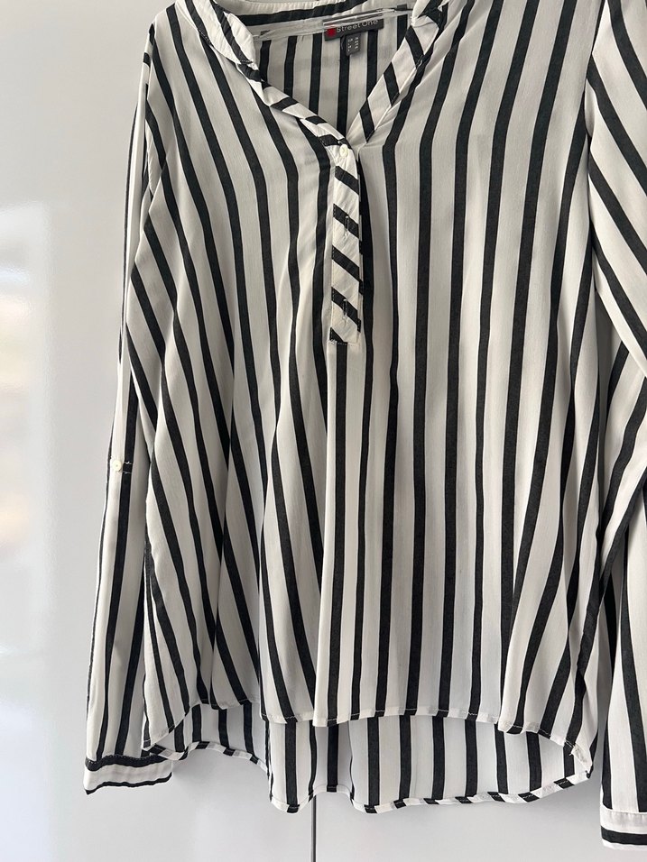 Kadın Beyaz Gri Çizgili V Yaka Gömlek - Görsel 4