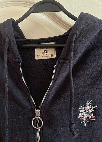 Nakışlı Koyu Mavi Kapüşonlu Fermuarlı Hırka - Görsel 2