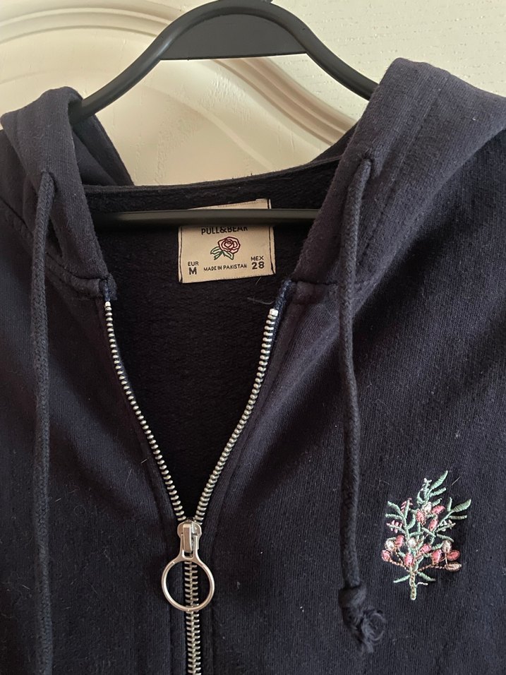 Nakışlı Koyu Mavi Kapüşonlu Fermuarlı Hırka - Görsel 2