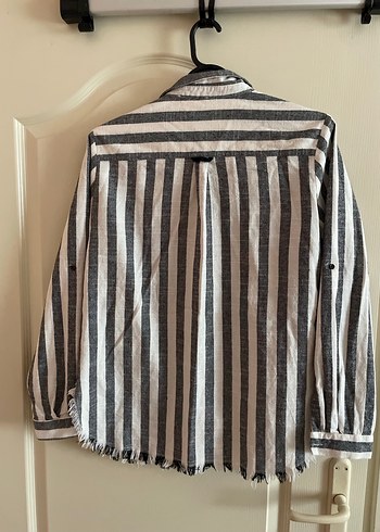 Düğmeli Gri Çizgili Keten Uzun Kollu Gömlek - Görsel 3