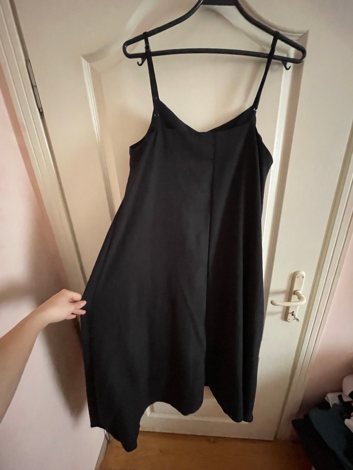 Siyah Uzun Askılı Salaş Elbise - Görsel 3