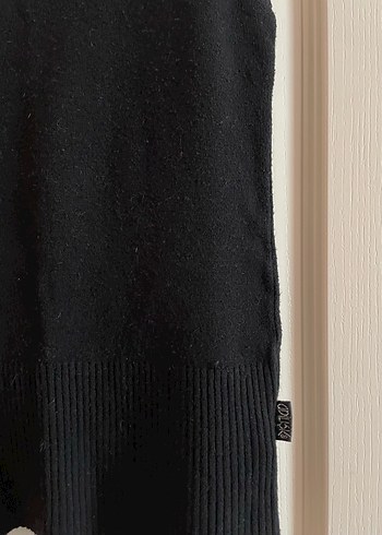 Siyah Yün Yüksek Yakalı Kolsuz Kadın Süveter - Görsel 2