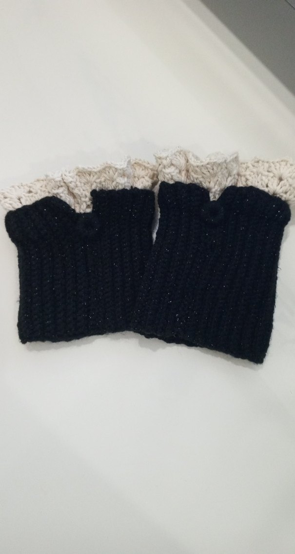 Beyaz Fırfırlı Siyah Örgü Kadın Eldiven - Görsel 2