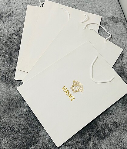 Versace Karton Poset