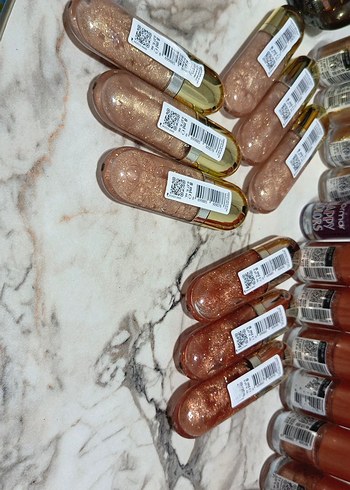 Parlak Işıltılı Kahverengi Dudak Parlatıcısı - Görsel 4