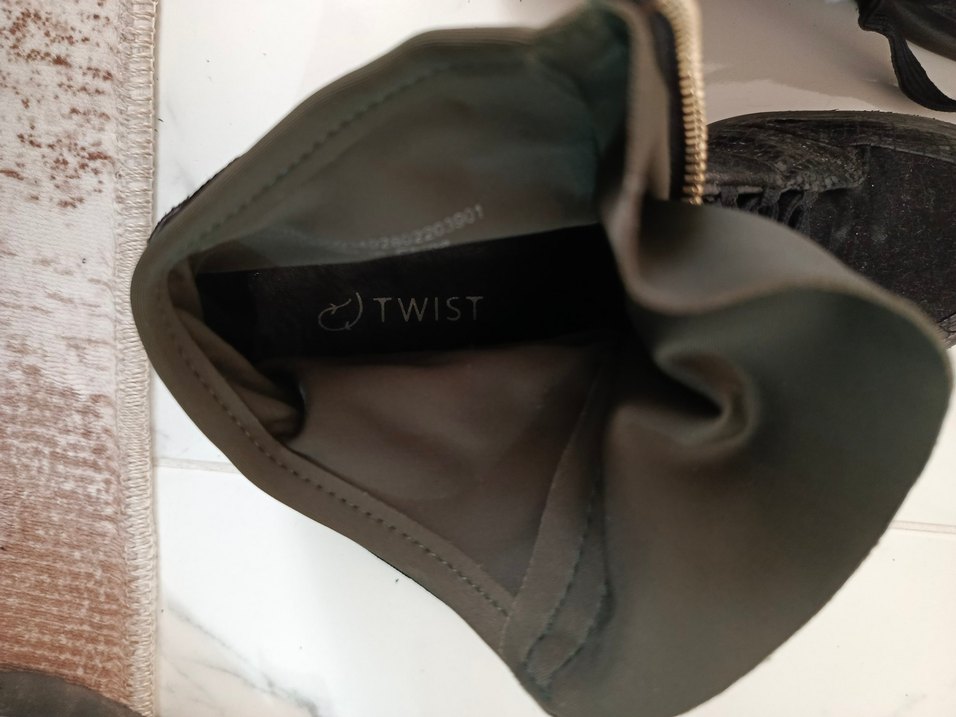 Yılan Desenli Fermuarlı Dolgu Topuklu Spor Ayakkabı - Görsel 3