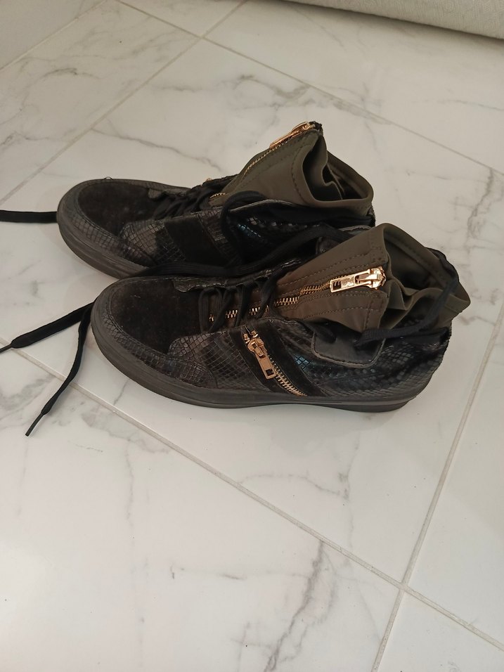 Yılan Desenli Fermuarlı Dolgu Topuklu Spor Ayakkabı - Görsel 2