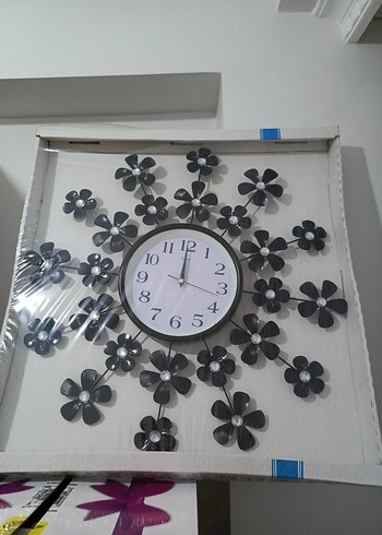Diğer Çiçek Desenli Siyah Duvar Saati