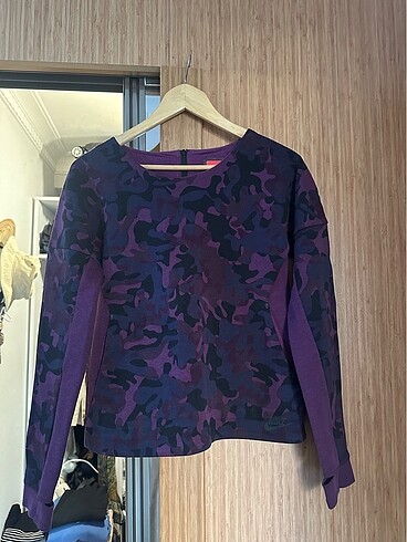 Nike sweatshirt