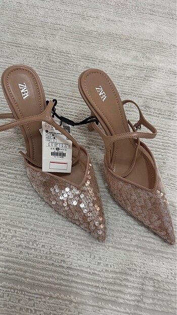 Zara Pullu Ayakkabı