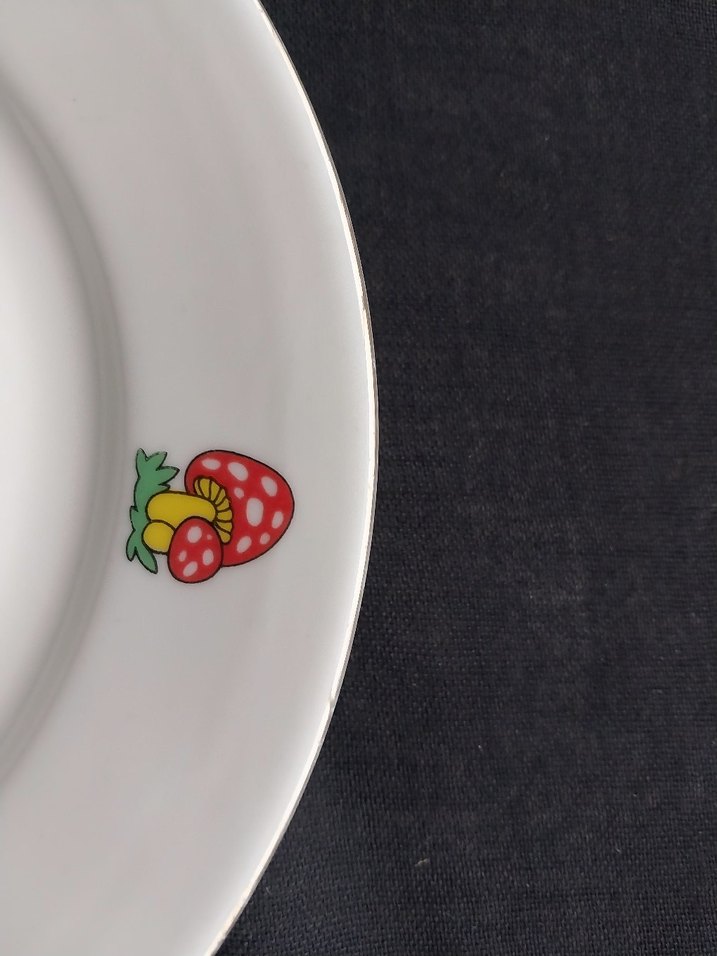 Beyaz Seramik Tabak, Karakter ve Doğa Desenli - Görsel 4