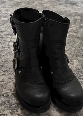 37 Beden Tokalı Siyah Deri Goth Botlar