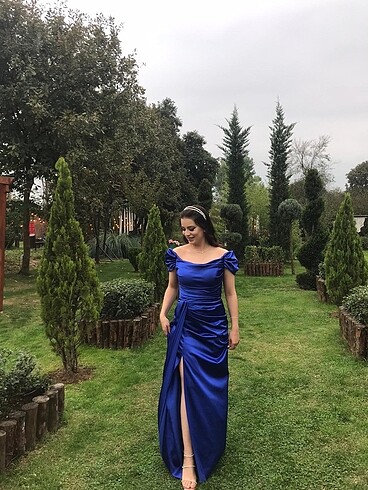 Sax mavisi yırtmaçlı saten elbise