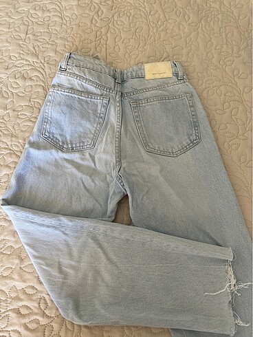 34 Beden mavi Renk Bershka mom jean