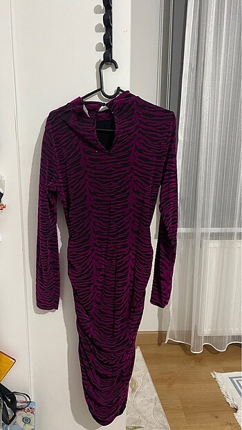 Zebra elbise diz üstü