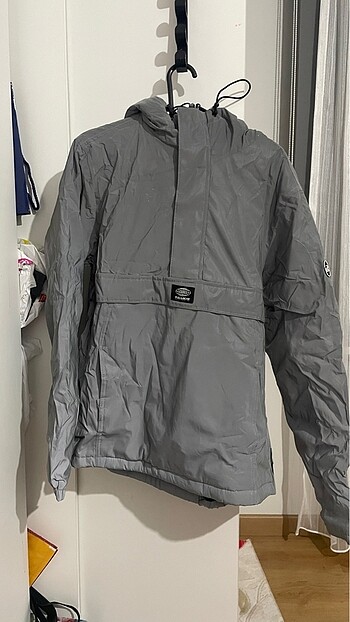 Pull Bear gri yağmurluk rüzgârlık mont