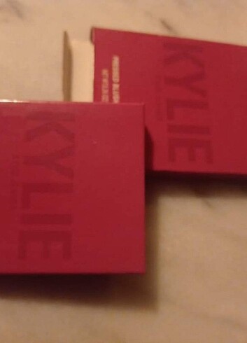 Kylie Cosmetics Kylie allık sadece.swatchlandi gorulmesi icin