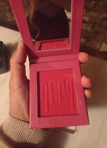 Beden Kylie allık sadece.swatchlandi gorulmesi icin