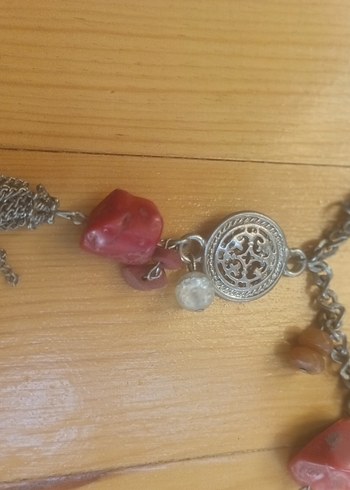 Beden Uzun Zincir Detaylı Kırmızı Bohem Kolye