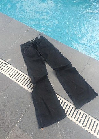 Kadın Siyah Kot Pantolon Kemer Detaylı