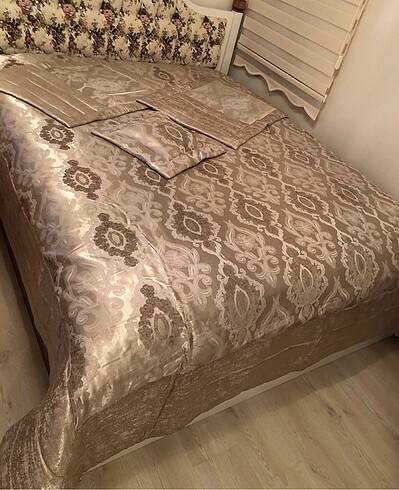 Yatak örtüsü (boy 2.70 en 2.60)