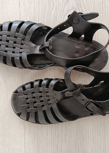 Nine West Siyah Bağcıklı Duz taban Kadın Sandalet