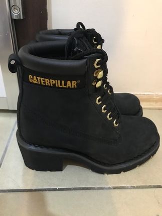 Etiketli Orijinal Caterpillar bot 