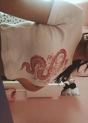 bershka beyaz ejderha crop