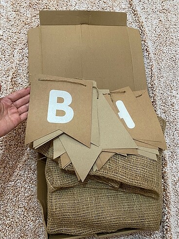 Beden Masa örtüsü ve süsler