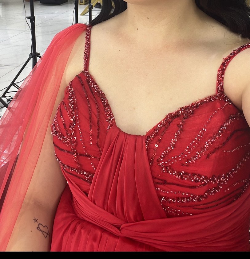 Pullu Nakışlı Kırmızı Uzun Abiye Elbise - Görsel 2