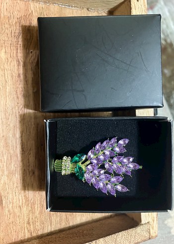 Mor Çiçekli Payetli Broş - Görsel 5