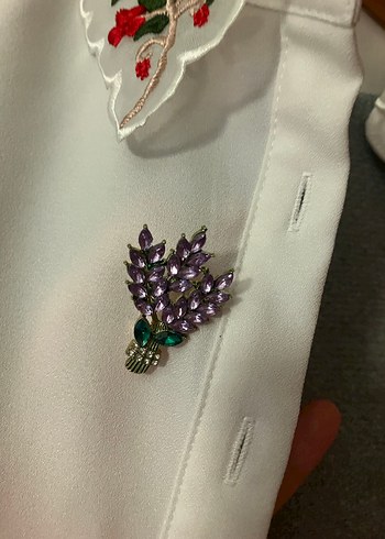 Mor Çiçekli Payetli Broş - Görsel 3